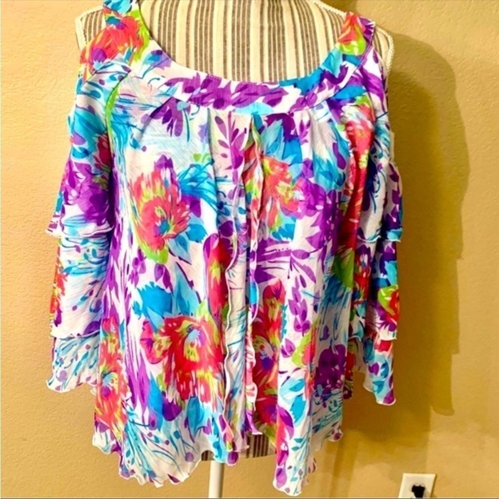 NWT Floral Blouse XS Hot in Hollywood Cold Shoulder Layered Bell-Sleeves Pastel